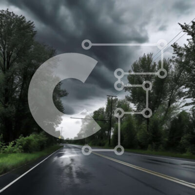 Intra Συλλεκτικό Ξύλινο Παζλ Plywood  4mm - Κενός υγρός δρόμος με δέντρα κάτω από τον θυελλώδη ουρανό Σε Ξύλινο Κουτί - Διαστάσεις: 10x10 cm – 25 κομμάτια - Image 1