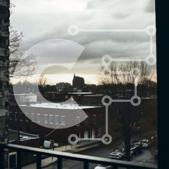 Intra Συλλεκτικό Ξύλινο Παζλ Plywood  4mm - Μπαλκόνι με θέα στην αστική οδό με σταθμευμένα αυτοκίνητα και κτίρια Σε Ξύλινο Κουτί - Διαστάσεις Puzzle: 10x10 cm – 25 κομμάτια - Image 1