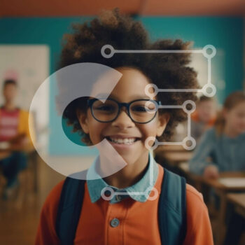 Intra Συλλεκτικό Ξύλινο Παζλ Plywood  4mm - Ευτυχισμένο νεαρό αγόρι στην τάξη Σε Ξύλινο Κουτί - Διαστάσεις Puzzle: 10x10 cm – 25 κομμάτια - Image 1