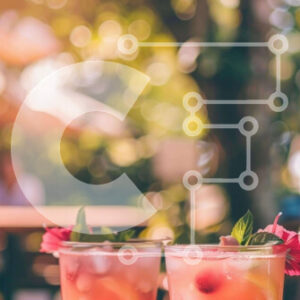 Intra Συλλεκτικό Ξύλινο Παζλ Plywood  4mm - Ροζ αλκοολούχα ποτά σε ένα ξύλινο τραπέζι σε εξωτερικούς χώρους Σε Ξύλινο Κουτί - Διαστάσεις Puzzle: 10x10 cm – 25 κομμάτια