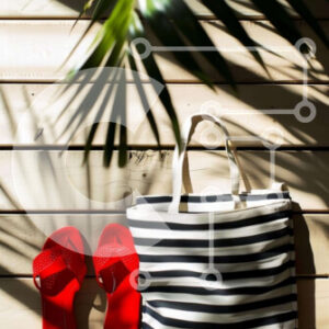 Intra Συλλεκτικό Ξύλινο Παζλ Plywood  4mm - Ζευγάρι κόκκινες σαγιονάρες και ριγέ τσάντα με φοίνικα Σε Ξύλινο Κουτί - Διαστάσεις Puzzle: 10x10 cm – 25 κομμάτια