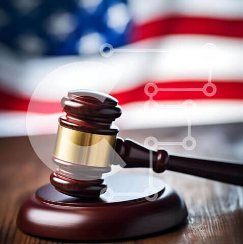 Intra Συλλεκτικό Ξύλινο Παζλ Plywood  4mm - Ξύλινο Gavel με φόντο αμερικανικής σημαίας Σε Ξύλινο Κουτί - Διαστάσεις: 10x10 cm – 25 κομμάτια - Image 1