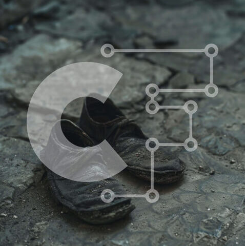 Intra Συλλεκτικό Ξύλινο Παζλ Plywood  4mm - Ζευγάρι παλιά παπούτσια στο έδαφος Σε Ξύλινο Κουτί - Διαστάσεις: 10x10 cm – 25 κομμάτια - Image 1