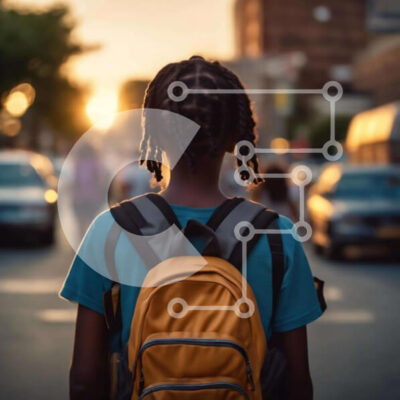 Intra Συλλεκτικό Ξύλινο Παζλ Plywood  4mm - Νεαρό κορίτσι με dreadlocks που περπατά στο δρόμο στο ηλιοβασίλεμα Σε Ξύλινο Κουτί - Διαστάσεις Puzzle: 10x10 cm – 25 κομμάτια - Image 1