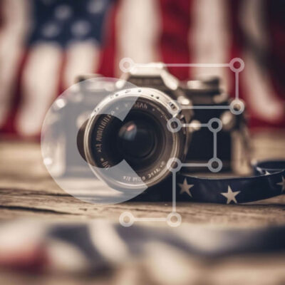 Intra Συλλεκτικό Ξύλινο Παζλ Plywood  4mm - Κάμερα με αμερικανική σημαία Σε Ξύλινο Κουτί - Διαστάσεις: 10x10 cm – 25 κομμάτια - Image 1