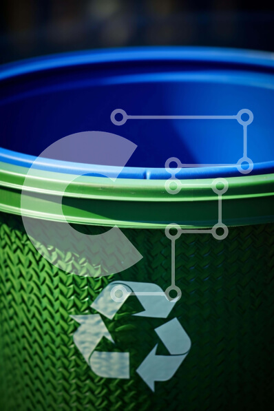 Intra Συλλεκτικό Ξύλινο Παζλ Plywood  4mm - Πράσινος κάδος ανακύκλωσης σε εξωτερικό τραπέζι Σε Ξύλινο Κουτί - Διαστάσεις: 10x10 cm – 25 κομμάτια