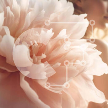 Intra Συλλεκτικό Ξύλινο Παζλ Plywood  4mm - Ξανθή γυναίκα με ροζ λουλούδι Σε Ξύλινο Κουτί - Διαστάσεις Puzzle: 10x10 cm – 25 κομμάτια - Image 1