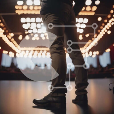 Intra Συλλεκτικό Ξύλινο Παζλ Plywood  4mm - Άνθρωπος στη σκηνή μπροστά από τη φωτισμένη σκηνή Σε Ξύλινο Κουτί - Διαστάσεις Puzzle: 10x10 cm – 25 κομμάτια - Image 1