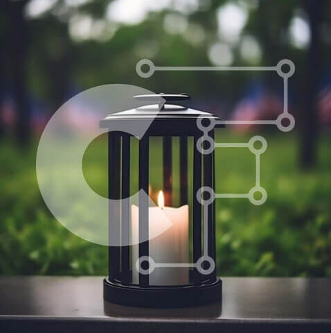 Intra Συλλεκτικό Ξύλινο Παζλ Plywood 4mm - Μαύρο φανάρι και αναμμένο κερί με αμερικανική σημαία Σε Ξύλινο Κουτί - Διαστάσεις: 10x10 cm – 25 κομμάτια - Image 1