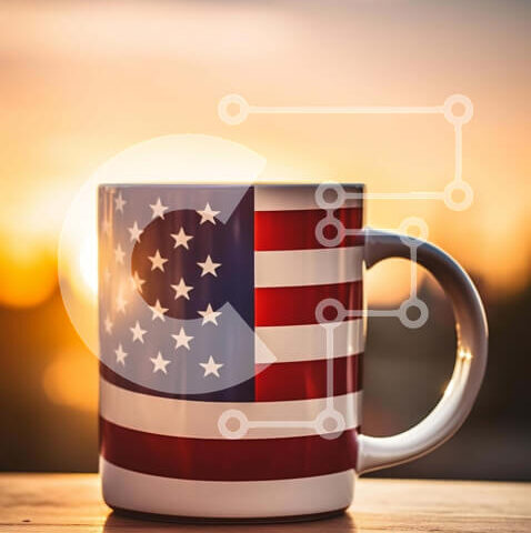 Intra Συλλεκτικό Ξύλινο Παζλ Plywood 4mm - Λευκή κούπα καφέ με σχέδιο αμερικανικής σημαίας στο ηλιοβασίλεμα Σε Ξύλινο Κουτί - Διαστάσεις Puzzle: 10x10 cm – 25 κομμάτια - Image 1