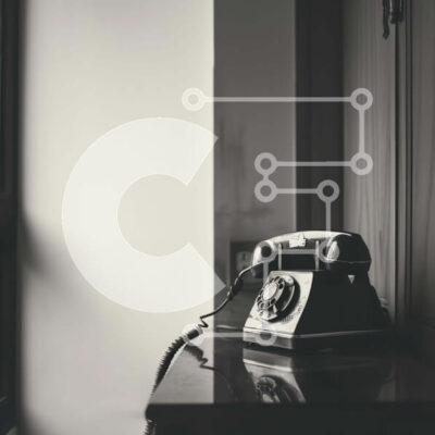 Intra Συλλεκτικό Ξύλινο Παζλ Plywood  4mm - Vintage ασπρόμαυρο τηλέφωνο Σε Ξύλινο Κουτί - Διαστάσεις Puzzle: 10x10 cm – 25 κομμάτια - Image 1