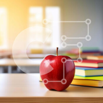 Intra Συλλεκτικό Ξύλινο Παζλ Plywood  4mm - Κόκκινο μήλο σε ξύλινο τραπέζι στην τάξη Σε Ξύλινο Κουτί - Διαστάσεις Puzzle: 10x10 cm – 25 κομμάτια - Image 1