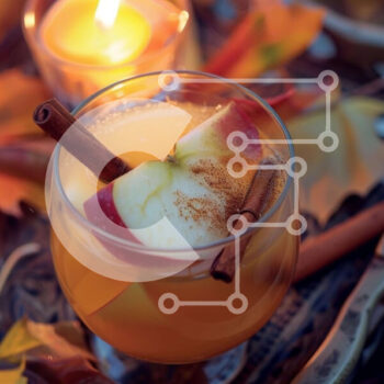 Intra Συλλεκτικό Ξύλινο Παζλ Plywood  4mm - Ποτήρι ρόφημα μήλου και ξυλάκια κανέλας στα φθινοπωρινά φύλλα Σε Ξύλινο Κουτί - Διαστάσεις Puzzle: 10x10 cm – 25 κομμάτια - Image 1