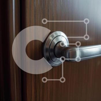 Intra Συλλεκτικό Ξύλινο Παζλ Plywood  4mm - Κοντινό πλάνο της μεταλλικής λαβής πόρτας Σε Ξύλινο Κουτί - Διαστάσεις Puzzle: 10x10 cm – 25 κομμάτια - Image 1