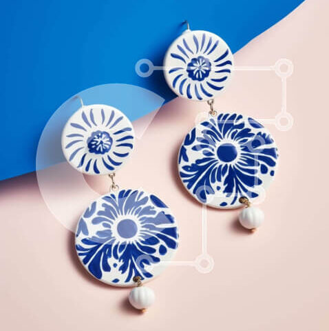 Intra Συλλεκτικό Ξύλινο Παζλ Plywood  4mm - Μπλε και άσπρα σκουλαρίκια σε ροζ φόντο Σε Ξύλινο Κουτί - Διαστάσεις Puzzle: 10x10 cm – 25 κομμάτια - Image 1