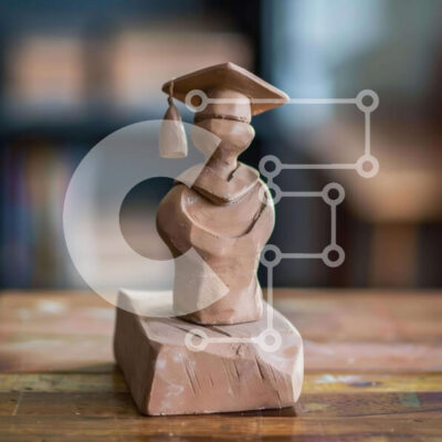 Intra Συλλεκτικό Ξύλινο Παζλ Plywood  4mm - Κεραμικό άγαλμα πτυχιούχων με βιβλία Σε Ξύλινο Κουτί - Διαστάσεις Puzzle: 10x10 cm – 25 κομμάτια - Image 1