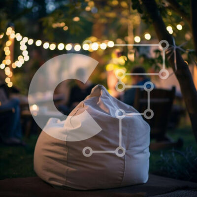 Intra Συλλεκτικό Ξύλινο Παζλ Plywood  4mm - Καρέκλα White Bean Bag σε εξωτερικό περιβάλλον με ανθρώπους Σε Ξύλινο Κουτί - Διαστάσεις Puzzle: 10x10 cm – 25 κομμάτια - Image 1