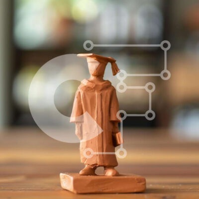 Intra Συλλεκτικό Ξύλινο Παζλ Plywood  4mm - Κεραμικό ακαδημαϊκό ειδώλιο με ενδυμασία αποφοίτησης Σε Ξύλινο Κουτί - Διαστάσεις Puzzle: 10x10 cm – 25 κομμάτια - Image 1