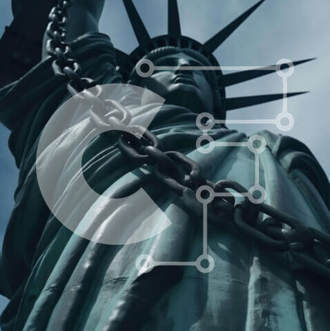 Intra Συλλεκτικό Ξύλινο Παζλ Plywood  4mm - Άγαλμα της Ελευθερίας με συμβολικές αλυσίδες Σε Ξύλινο Κουτί - Διαστάσεις Puzzle: 10x10 cm – 25 κομμάτια - Image 1