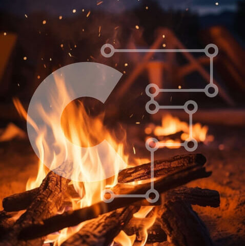 Intra Συλλεκτικό Ξύλινο Παζλ Plywood 4mm - Νυχτερινή συγκέντρωση φωτιάς στην αμμώδη παραλία Σε Ξύλινο Κουτί - Διαστάσεις: 10x10 cm – 25 κομμάτια - Image 1