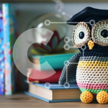 Intra Συλλεκτικό Ξύλινο Παζλ Plywood  4mm - Κουκουβάγια με κροσέ σε βιβλία και φυτά Σε Ξύλινο Κουτί - Διαστάσεις Puzzle: 10x10 cm – 25 κομμάτια - Image 1