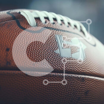 Intra Συλλεκτικό Ξύλινο Παζλ Plywood  4mm - Κοντινό πλάνο της μπάλας αμερικανικού ποδοσφαίρου σε κίνηση Σε Ξύλινο Κουτί - Διαστάσεις Puzzle: 10x10 cm – 25 κομμάτια - Image 1