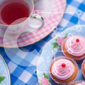 Intra Συλλεκτικό Ξύλινο Παζλ Plywood  4mm - Cupcakes και ποτά σε ένα μπλε τραπεζομάντιλο Σε Ξύλινο Κουτί - Διαστάσεις: 10x10 cm – 25 κομμάτια