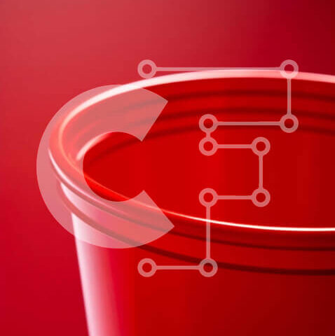 Intra Συλλεκτικό Ξύλινο Παζλ Plywood  4mm - Κόκκινο πλαστικό κύπελλο σε κόκκινο φόντο Σε Ξύλινο Κουτί - Διαστάσεις: 10x10 cm – 25 κομμάτια - Image 1