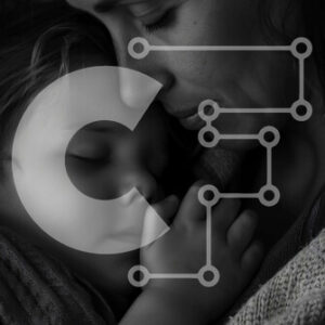 Intra Συλλεκτικό Ξύλινο Παζλ Plywood  4mm - Γυναίκα και παιδί που κουκουλώνονται με κουβέρτες Σε Ξύλινο Κουτί - Διαστάσεις Puzzle: 10x10 cm – 25 κομμάτια