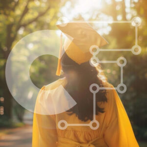 Intra Συλλεκτικό Ξύλινο Παζλ Plywood  4mm - Γυναίκα με φόρεμα αποφοίτησης που περπατά στο δρόμο Σε Ξύλινο Κουτί - Διαστάσεις Puzzle: 10x10 cm – 25 κομμάτια