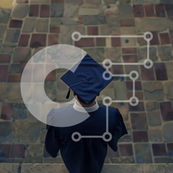 Intra Συλλεκτικό Ξύλινο Παζλ Plywood  4mm - Καπέλο και φόρεμα αποφοίτησης σε εσωτερικά σκαλοπάτια Σε Ξύλινο Κουτί - Διαστάσεις Puzzle: 10x10 cm – 25 κομμάτια - Image 1