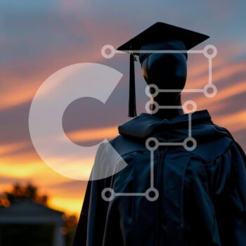 Intra Συλλεκτικό Ξύλινο Παζλ Plywood  4mm - Καπέλο και φόρεμα αποφοίτησης σιλουέτα ενάντια στο ηλιοβασίλεμα Σε Ξύλινο Κουτί - Διαστάσεις Puzzle: 10x10 cm – 25 κομμάτια - Image 1