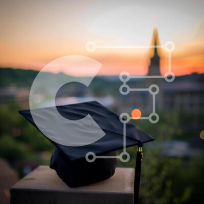 Intra Συλλεκτικό Ξύλινο Παζλ Plywood  4mm - Μαύρο καπάκι αποφοίτησης σε σιδερένιο κιγκλίδωμα Σε Ξύλινο Κουτί - Διαστάσεις Puzzle: 10x10 cm – 25 κομμάτια - Image 1