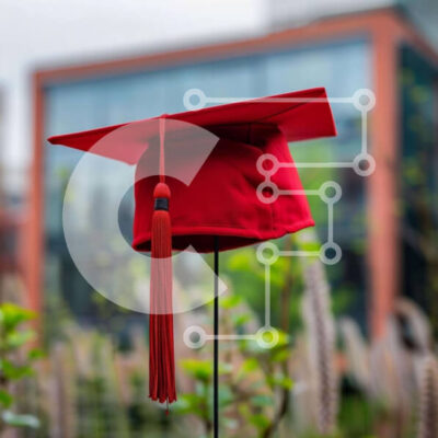 Intra Συλλεκτικό Ξύλινο Παζλ Plywood  4mm - Κόκκινο καπέλο αποφοίτησης σε όρθιο κοντάρι Σε Ξύλινο Κουτί - Διαστάσεις Puzzle: 10x10 cm – 25 κομμάτια - Image 1