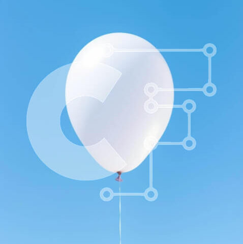 Intra Συλλεκτικό Ξύλινο Παζλ Plywood 4mm - Λευκό μπαλόνι που επιπλέει στον ουρανό με τους ανθρώπους Σε Ξύλινο Κουτί - Διαστάσεις Puzzle: 10x10 cm – 25 κομμάτια - Image 1