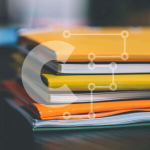 Intra Συλλεκτικό Ξύλινο Παζλ Plywood  4mm - Πολύχρωμη στοίβα σημειωματάρια Σε Ξύλινο Κουτί - Διαστάσεις Puzzle: 10x10 cm – 25 κομμάτια