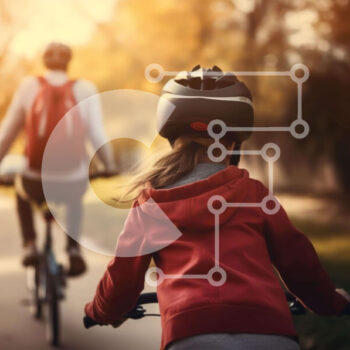 Intra Συλλεκτικό Ξύλινο Παζλ Plywood  4mm - Οικογενειακή περιπέτεια ποδηλασίας Σε Ξύλινο Κουτί - Διαστάσεις Puzzle: 10x10 cm – 25 κομμάτια - Image 1