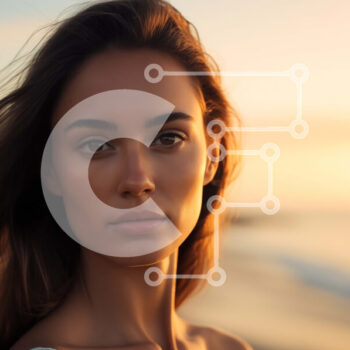 Intra Συλλεκτικό Ξύλινο Παζλ Plywood  4mm - Όμορφη γυναίκα στην παραλία στο ηλιοβασίλεμα Σε Ξύλινο Κουτί - Διαστάσεις Puzzle: 10x10 cm – 25 κομμάτια - Image 1