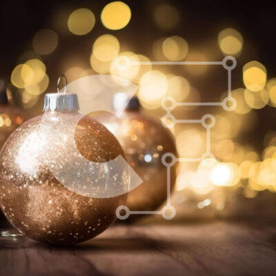 Intra Συλλεκτικό Ξύλινο Παζλ Plywood  4mm - Γιορτινά χρυσά στολίδια σε ξύλινο τραπέζι με φώτα Bokeh Σε Ξύλινο Κουτί - Διαστάσεις: 10x10 cm – 25 κομμάτια - Image 1