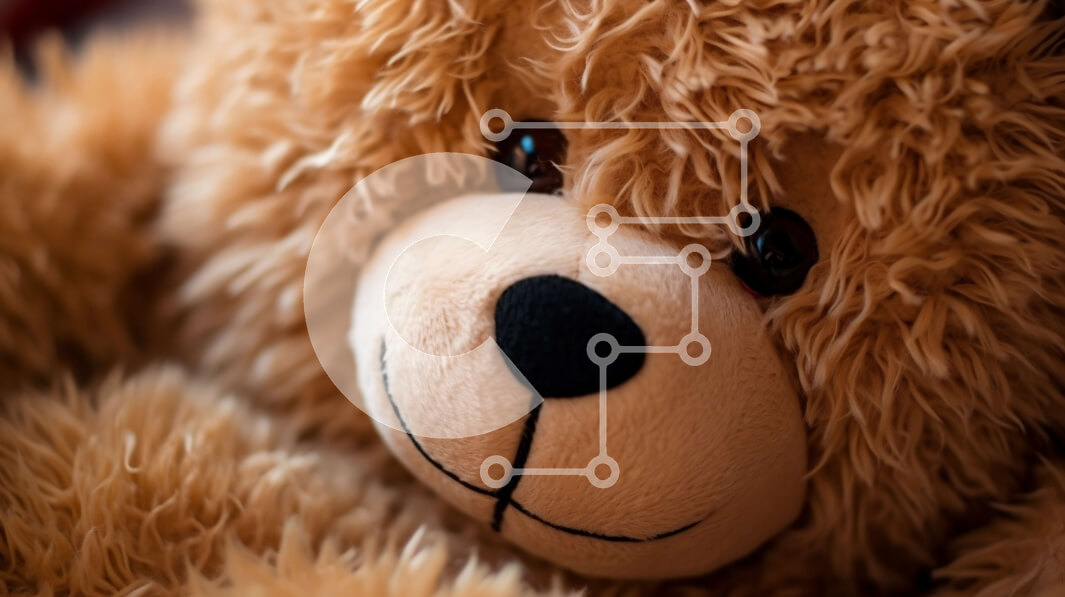 Intra Συλλεκτικό Ξύλινο Παζλ Plywood  4mm - Κοντινό πλάνο ενός καφέ αρκουδάκι Σε Ξύλινο Κουτί - Διαστάσεις: 10x10 cm – 25 κομμάτια