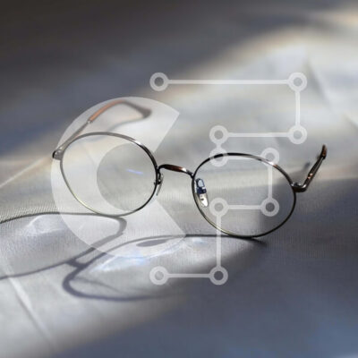 Intra Συλλεκτικό Ξύλινο Παζλ Plywood  4mm - Ζευγάρι γυαλιά σε ένα τραπέζι Σε Ξύλινο Κουτί - Διαστάσεις: 10x10 cm – 25 κομμάτια - Image 1