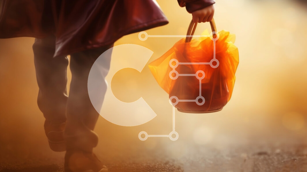 Intra Συλλεκτικό Ξύλινο Παζλ Plywood  4mm - Άτομο που περπατά στο δρόμο με πορτοκαλί πλαστική σακούλα Σε Ξύλινο Κουτί - Διαστάσεις Puzzle: 10x10 cm – 25 κομμάτια