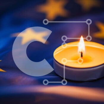 Intra Συλλεκτικό Ξύλινο Παζλ Plywood  4mm - Αναμμένο κερί σε φόντο σημαίας της ΕΕ Σε Ξύλινο Κουτί - Διαστάσεις: 10x10 cm – 25 κομμάτια - Image 1