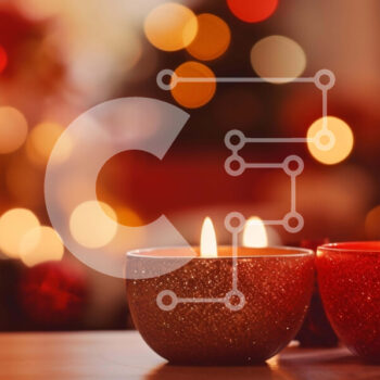 Intra Συλλεκτικό Ξύλινο Παζλ Plywood  4mm - Αναμμένα κεριά και φωτισμένο χριστουγεννιάτικο δέντρο Σε Ξύλινο Κουτί - Διαστάσεις: 10x10 cm – 25 κομμάτια - Image 1