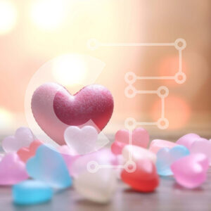 Intra Συλλεκτικό Ξύλινο Παζλ Plywood  4mm - Πολύχρωμες καραμέλες σε σχήμα καρδιάς σε ξύλινη επιφάνεια Σε Ξύλινο Κουτί - Διαστάσεις Puzzle: 10x10 cm – 25 κομμάτια