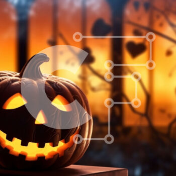 Intra Συλλεκτικό Ξύλινο Παζλ Plywood  4mm - Διακόσμηση κολοκύθας αποκριών με κεριά και φανάρια Σε Ξύλινο Κουτί - Διαστάσεις Puzzle: 10x10 cm – 25 κομμάτια - Image 1