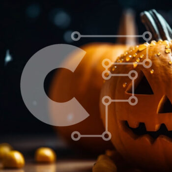 Intra Συλλεκτικό Ξύλινο Παζλ Plywood  4mm - Smiley σκαλιστή κολοκύθα και ανοιχτό στόμα κολοκύθα με διάσπαρτες καραμέλες στο τραπέζι Σε Ξύλινο Κουτί - Διαστάσεις Puzzle: 10x10 cm – 25 κομμάτια - Image 1