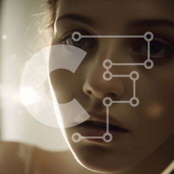 Intra Συλλεκτικό Ξύλινο Παζλ Plywood  4mm - Πορτρέτο μιας σοβαρής νεαρής γυναίκας με μακριά σγουρά μαλλιά Σε Ξύλινο Κουτί - Διαστάσεις Puzzle: 10x10 cm – 25 κομμάτια - Image 1