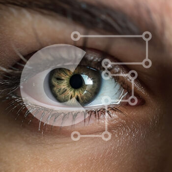 Intra Συλλεκτικό Ξύλινο Παζλ Plywood  4mm - Πράσινα μάτια ομορφιά: Μια κοντινή πλάνο του ματιού μιας γυναίκας Σε Ξύλινο Κουτί - Διαστάσεις Puzzle: 10x10 cm – 25 κομμάτια - Image 1