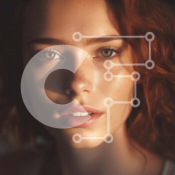 Intra Συλλεκτικό Ξύλινο Παζλ Plywood  4mm - Ουδέτερο πορτρέτο κοκκινομάλλης γυναίκας με λευκό πουκάμισο Σε Ξύλινο Κουτί - Διαστάσεις Puzzle: 10x10 cm – 25 κομμάτια - Image 1